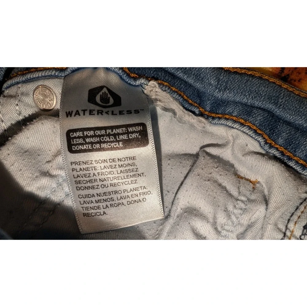 Levis 314 Shaping Straight Jeans Womens 32 Medium Wash Blue Distressed Denim